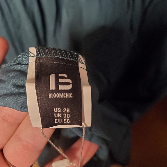 BloomChic knot front midi - Picture 5 of 5